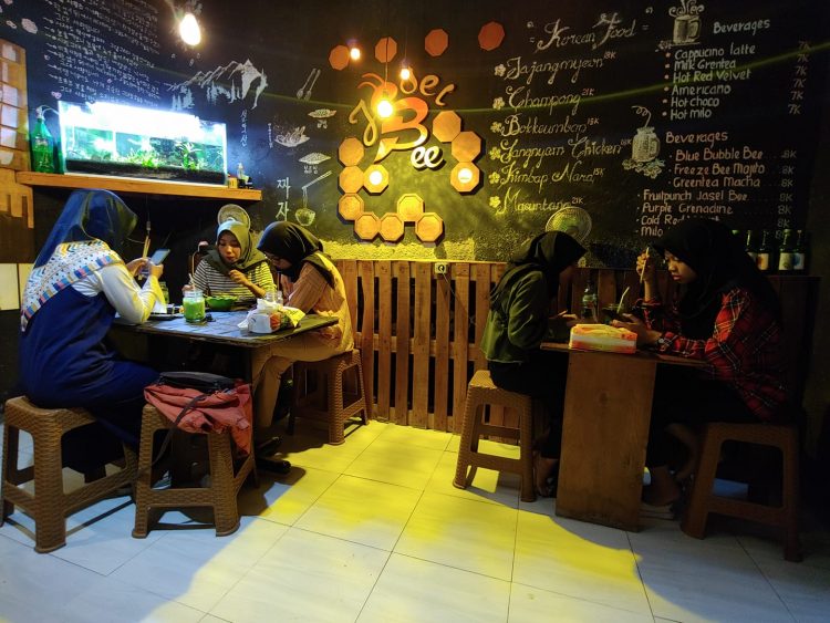 Jasel bee Korean food and cafe, 1. Kalih Coffee Tea and Spaces Tegal, 2. Njajan.co Tegal, 3. Uncle coffee and resto, 4. Waroeng Sadewa, 5. Coffee Shop Tradisine Ngopi, 6. Nakula Cafe, 7. Papa brew, 8. MAJU CAFE (SUJOE CAFE) Susu sapi maju, 9. Kano point Cafe, 10. My Story Cafe Bistro &amp; Social House, 11. The Secret, 12. Boss’A Cafe, 13. WIJIKOPI, 14. KEDAI OMMAMET, 15. Bento Kopi Tegal, 16. Nazuwa coffee, 17. Sepenggal cerita, 18. Clavicula coffee and idea, 19. Tempat Peraduan, 20. Cafe keboen, 21. D’FORTUNE Cafe Bistro, 22. Maju Milk Centre (MMC), 23. Black And White Food Court &amp; Cafe, 24. Pesona Coffee Tegal, 25. QMilk Cafe, 26. Kilometer Cafe, 27. S Cafe, 28. Dontea Tegal, 29. Kedai Coffee Inn, 30. Yotee Coffee, 31. North Beach Cafe Tegal, 32. Holy Bowl, 33. Luang Waktu Coffee, 34. Kedai Debong, 35. Minapadi Coffee and Space, 36. Cafe Q Nyot, 37. Cafe yaul (Tutup), 38. Parsley Cafe And Bistro (Tutup), 39. Jasel bee Korean food and cafe (Tutup), 40. Teh Jawa Cafe (Tutup)