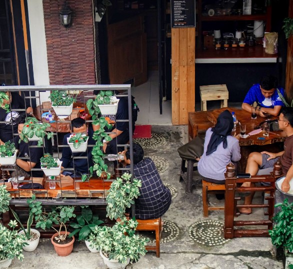 Javaholic Coffee Corner Seputar Wonogiri, 1. Pondok makan tebing grenjengan, 2. Angkringan Sopo Ngiro Wonogiri, 3. Jolly Bakery & Coffee Shop, 4. Kopi Joss Wonogiri, 5. Sunny Story Wonogiri, 6. Wedangan MAS, 7. KEDAI KOPI TOEJOE TOEJOE, 8. COZY COFFEE & RESTO, 9. Sasino Coffee, 10. Angkringan griyo aji somo Wonogiri, 11. Soto Pinglan, 12. Filosofi Teh, 13. Kopi tanjakan, 14. Javaholic Coffee Corner, 15. Staraja Coffee, 16. Youth Cafe Corner, 17. COFFEE BREAK SLOGOHIMO, 18. Bubbletime Coffee&Resto, 19. 1⁰5 Coffee, 20. Dylan cafe, 21. Mabes Es Teh Sijum, 22. Amerta Cafe Wonogiri, 23. Saphire Cafe and Resto