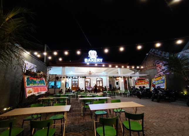 Jolly Bakery & Coffee Shop Aan Tursina, 1. Pondok makan tebing grenjengan, 2. Angkringan Sopo Ngiro Wonogiri, 3. Jolly Bakery & Coffee Shop, 4. Kopi Joss Wonogiri, 5. Sunny Story Wonogiri, 6. Wedangan MAS, 7. KEDAI KOPI TOEJOE TOEJOE, 8. COZY COFFEE & RESTO, 9. Sasino Coffee, 10. Angkringan griyo aji somo Wonogiri, 11. Soto Pinglan, 12. Filosofi Teh, 13. Kopi tanjakan, 14. Javaholic Coffee Corner, 15. Staraja Coffee, 16. Youth Cafe Corner, 17. COFFEE BREAK SLOGOHIMO, 18. Bubbletime Coffee&Resto, 19. 1⁰5 Coffee, 20. Dylan cafe, 21. Mabes Es Teh Sijum, 22. Amerta Cafe Wonogiri, 23. Saphire Cafe and Resto