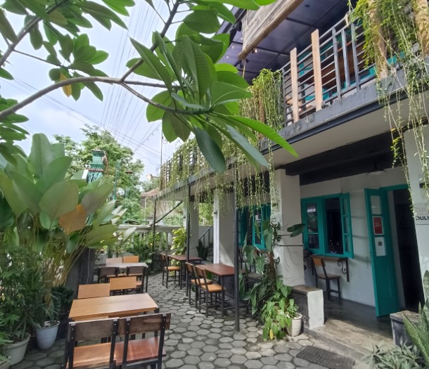 KOPIGATI Klaten Nuna, 1. Wedang Kopi Prambanan, 2. PLAWANGAN, 3. Linchak Coffee n Resto, 4. Kopi Keboen Klaten, 5. Sinaran Coffee Klaten, 6. Omah Mojok Klaten, 7. Garasi Kopi Klaten, 8. Peridot Coffee and Eatery, 9. Miss Philo Bakery & Cafe, 10. Nggone Mbahmu, 11. KOPI STORY KLATEN, 12. EONIA HOUSE & EATERY, 13. Ningratan kopi Klaten, 14. Tentang Kopi Sahabat, 15. KENEWAY Angkringan & Coffeeshop, 16. OIA Klaten, 17. KOPINGGIRJALAN by star group, 18. Go Drink Klaten, 19. Sebelas Coffee Crafter Klaten, 20. Pondok Daun Cafe, 21. Green Garden Cafe & Resto, 22. Calvary, 23. Brix Coffee & Kitchen, 24. SEMEDULUR COFFEE KLATEN, 26. Gendhis Wangi Resto & Cafe, 27. Cold ‘N Brew Klaten, 28. PRanS Cafe’, 29. Wolulas Café, 30. Kla10 Cafe & Billiard, 31. Omah Wedang Empon Empon Rajaku, 32. HOLIC coffee&kitchen, 33. KOPIGATI Klaten, 34. Pitados Bistro & Gelato, 35. The gade corner, 36. Djampi Jawi, 37. Sawahita Coffee & Share, 38. 28 Coffee Klaten, 39. Kafeine Coffee, 40. JADEN Casual Dining, 41. Awor Coffee Klaten, 42. SATURA COFFEE, 43. Sempulur Coffee, 44. Cat Women Cafe (Tutup), 45. Little Bali Klaten (Tutup), 46. Calya Coffee and Eatery (Tutup), 47. NYAWIJI Coffee & Space (Tutup), 48. Warjo Waroeng Jono (Tutup), 49. O lala Cafe (Tutup)