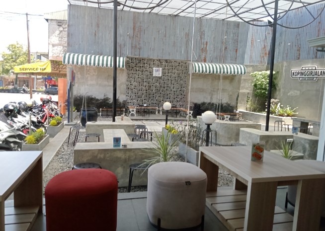 KOPINGGIRJALAN by star group ike susanti, 1. Wedang Kopi Prambanan, 2. PLAWANGAN, 3. Linchak Coffee n Resto, 4. Kopi Keboen Klaten, 5. Sinaran Coffee Klaten, 6. Omah Mojok Klaten, 7. Garasi Kopi Klaten, 8. Peridot Coffee and Eatery, 9. Miss Philo Bakery & Cafe, 10. Nggone Mbahmu, 11. KOPI STORY KLATEN, 12. EONIA HOUSE & EATERY, 13. Ningratan kopi Klaten, 14. Tentang Kopi Sahabat, 15. KENEWAY Angkringan & Coffeeshop, 16. OIA Klaten, 17. KOPINGGIRJALAN by star group, 18. Go Drink Klaten, 19. Sebelas Coffee Crafter Klaten, 20. Pondok Daun Cafe, 21. Green Garden Cafe & Resto, 22. Calvary, 23. Brix Coffee & Kitchen, 24. SEMEDULUR COFFEE KLATEN, 26. Gendhis Wangi Resto & Cafe, 27. Cold ‘N Brew Klaten, 28. PRanS Cafe’, 29. Wolulas Café, 30. Kla10 Cafe & Billiard, 31. Omah Wedang Empon Empon Rajaku, 32. HOLIC coffee&kitchen, 33. KOPIGATI Klaten, 34. Pitados Bistro & Gelato, 35. The gade corner, 36. Djampi Jawi, 37. Sawahita Coffee & Share, 38. 28 Coffee Klaten, 39. Kafeine Coffee, 40. JADEN Casual Dining, 41. Awor Coffee Klaten, 42. SATURA COFFEE, 43. Sempulur Coffee, 44. Cat Women Cafe (Tutup), 45. Little Bali Klaten (Tutup), 46. Calya Coffee and Eatery (Tutup), 47. NYAWIJI Coffee & Space (Tutup), 48. Warjo Waroeng Jono (Tutup), 49. O lala Cafe (Tutup)