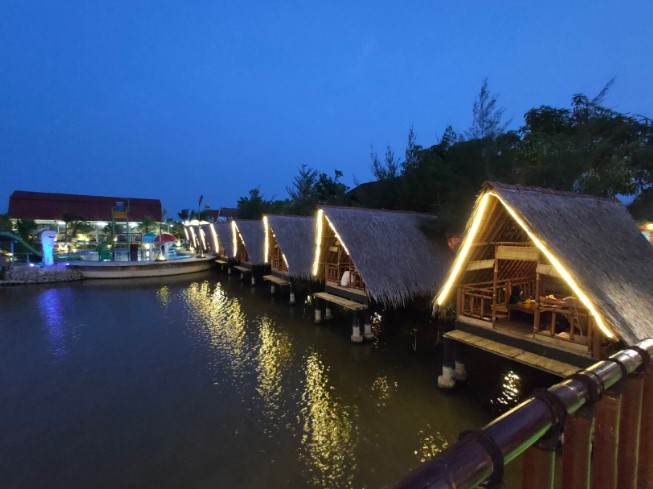 Kampoeng Air Resto Just Iffat, 1. Omah Cabe, 2. RM Kembang Joyo, 3. RM Dapoer Emak Pati, 4. Mbok Endut Pati, 5. Waroeng SS – Spesial Sambal, 6. Omah Kuno Seafood and Coffee, 7. Resto Surya, 8. Waroeng Pati, 9. RM Suka Suka, 10. RM Sapto Renggo Baru, 11. Kampoeng Pati, 12. The Anya Garden And Resto, 13. Warung Makan Kamandowo, 14. Nasi Gandul Romantis Pak H S Sardi, 15. Rindang 84, 16. the dona & doni, 17. Resto Omah Sapi, 18. Pelangi Seafood & Chinese food Halal, 19. Logissteak, 20. Laras Rasa Resto Seafood, 21. Pemancingan Sumber Urip, 22. Sushi Queen, 23. Nasi Pedes Tempe Semangit Mbak Sus, 24. WK Seafood Kaliampo Margorejo Pati, 25. Goedang Kapoek Resto, 26. Kampoeng Air Resto, 27. Riantika Warehouse