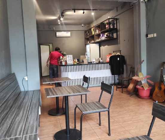 Kafeine Coffee Gideon Messael, 1. Wedang Kopi Prambanan, 2. PLAWANGAN, 3. Linchak Coffee n Resto, 4. Kopi Keboen Klaten, 5. Sinaran Coffee Klaten, 6. Omah Mojok Klaten, 7. Garasi Kopi Klaten, 8. Peridot Coffee and Eatery, 9. Miss Philo Bakery & Cafe, 10. Nggone Mbahmu, 11. KOPI STORY KLATEN, 12. EONIA HOUSE & EATERY, 13. Ningratan kopi Klaten, 14. Tentang Kopi Sahabat, 15. KENEWAY Angkringan & Coffeeshop, 16. OIA Klaten, 17. KOPINGGIRJALAN by star group, 18. Go Drink Klaten, 19. Sebelas Coffee Crafter Klaten, 20. Pondok Daun Cafe, 21. Green Garden Cafe & Resto, 22. Calvary, 23. Brix Coffee & Kitchen, 24. SEMEDULUR COFFEE KLATEN, 26. Gendhis Wangi Resto & Cafe, 27. Cold ‘N Brew Klaten, 28. PRanS Cafe’, 29. Wolulas Café, 30. Kla10 Cafe & Billiard, 31. Omah Wedang Empon Empon Rajaku, 32. HOLIC coffee&kitchen, 33. KOPIGATI Klaten, 34. Pitados Bistro & Gelato, 35. The gade corner, 36. Djampi Jawi, 37. Sawahita Coffee & Share, 38. 28 Coffee Klaten, 39. Kafeine Coffee, 40. JADEN Casual Dining, 41. Awor Coffee Klaten, 42. SATURA COFFEE, 43. Sempulur Coffee, 44. Cat Women Cafe (Tutup), 45. Little Bali Klaten (Tutup), 46. Calya Coffee and Eatery (Tutup), 47. NYAWIJI Coffee & Space (Tutup), 48. Warjo Waroeng Jono (Tutup), 49. O lala Cafe (Tutup)