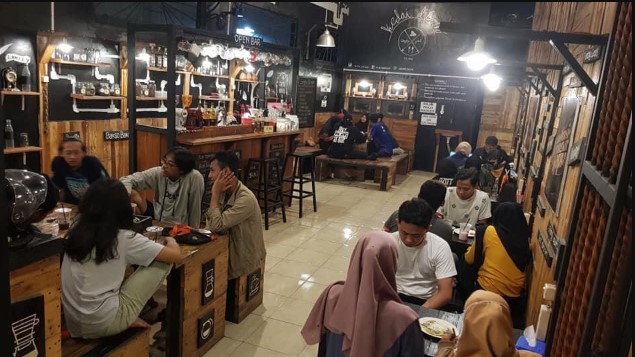 Kedai Debong, 1. Kalih Coffee Tea and Spaces Tegal, 2. Njajan.co Tegal, 3. Uncle coffee and resto, 4. Waroeng Sadewa, 5. Coffee Shop Tradisine Ngopi, 6. Nakula Cafe, 7. Papa brew, 8. MAJU CAFE (SUJOE CAFE) Susu sapi maju, 9. Kano point Cafe, 10. My Story Cafe Bistro &amp; Social House, 11. The Secret, 12. Boss’A Cafe, 13. WIJIKOPI, 14. KEDAI OMMAMET, 15. Bento Kopi Tegal, 16. Nazuwa coffee, 17. Sepenggal cerita, 18. Clavicula coffee and idea, 19. Tempat Peraduan, 20. Cafe keboen, 21. D’FORTUNE Cafe Bistro, 22. Maju Milk Centre (MMC), 23. Black And White Food Court &amp; Cafe, 24. Pesona Coffee Tegal, 25. QMilk Cafe, 26. Kilometer Cafe, 27. S Cafe, 28. Dontea Tegal, 29. Kedai Coffee Inn, 30. Yotee Coffee, 31. North Beach Cafe Tegal, 32. Holy Bowl, 33. Luang Waktu Coffee, 34. Kedai Debong, 35. Minapadi Coffee and Space, 36. Cafe Q Nyot, 37. Cafe yaul (Tutup), 38. Parsley Cafe And Bistro (Tutup), 39. Jasel bee Korean food and cafe (Tutup), 40. Teh Jawa Cafe (Tutup)