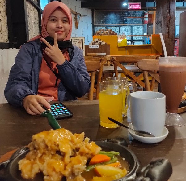 Kedai Fresh Steak & Shake Musolin Putra, 1. Brother House, 2. Aroma Resto & Coffee, 3. De Koffie, 4. Dewani View Resto & Cafe, 5. White house Cafe, 6. Kedai Fresh Steak & Shake, 7. Pibee Resto And Coffee, 8. Allure Square, 9. Alun-alun Wonosobo, 10. Funbox Restocafe & Karaoke, 11. Djagongan Djadoel, 12. AN Kopi, 13. Banyu Anget One Stop Service, 14. Prasasti Coffee & Gym, 15. Kedai Kopi Gamel, 16. Kopi Tetangga, 17. Dsastro coffee, 18. Abbasy Coffee & Eatery, 19. Roster Food and Drinks, 20. Akar Mas Cafe, 21. The Basement Cafe & Resto, 22. Woods Coffee, 23. Chocopink Coffee House, 24. Etsuko Dapur Inspiratif, 25. TROTOAR COFFEE, 26. manahati coffee, 27. Stomata Social Space, 28. P’goen Gelato Cafe, 29. Belakang Studio, 30. Mute area, 31. KOPIDEA, 32. Omah mewa, 33. DOT. Wonosobo, 34. Sementara Kopi, 35. Folk Space coffee, 35. Harvest Sky Cafe