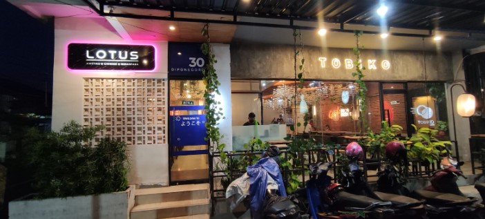 Kedai Yaul Hardian Ibnu, 1. Kalih Coffee Tea and Spaces Tegal, 2. Njajan.co Tegal, 3. Uncle coffee and resto, 4. Waroeng Sadewa, 5. Coffee Shop Tradisine Ngopi, 6. Nakula Cafe, 7. Papa brew, 8. MAJU CAFE (SUJOE CAFE) Susu sapi maju, 9. Kano point Cafe, 10. My Story Cafe Bistro &amp; Social House, 11. The Secret, 12. Boss’A Cafe, 13. WIJIKOPI, 14. KEDAI OMMAMET, 15. Bento Kopi Tegal, 16. Nazuwa coffee, 17. Sepenggal cerita, 18. Clavicula coffee and idea, 19. Tempat Peraduan, 20. Cafe keboen, 21. D’FORTUNE Cafe Bistro, 22. Maju Milk Centre (MMC), 23. Black And White Food Court &amp; Cafe, 24. Pesona Coffee Tegal, 25. QMilk Cafe, 26. Kilometer Cafe, 27. S Cafe, 28. Dontea Tegal, 29. Kedai Coffee Inn, 30. Yotee Coffee, 31. North Beach Cafe Tegal, 32. Holy Bowl, 33. Luang Waktu Coffee, 34. Kedai Debong, 35. Minapadi Coffee and Space, 36. Cafe Q Nyot, 37. Cafe yaul (Tutup), 38. Parsley Cafe And Bistro (Tutup), 39. Jasel bee Korean food and cafe (Tutup), 40. Teh Jawa Cafe (Tutup)