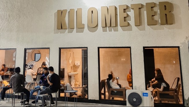 Kilometer Cafe, 1. Kalih Coffee Tea and Spaces Tegal, 2. Njajan.co Tegal, 3. Uncle coffee and resto, 4. Waroeng Sadewa, 5. Coffee Shop Tradisine Ngopi, 6. Nakula Cafe, 7. Papa brew, 8. MAJU CAFE (SUJOE CAFE) Susu sapi maju, 9. Kano point Cafe, 10. My Story Cafe Bistro &amp; Social House, 11. The Secret, 12. Boss’A Cafe, 13. WIJIKOPI, 14. KEDAI OMMAMET, 15. Bento Kopi Tegal, 16. Nazuwa coffee, 17. Sepenggal cerita, 18. Clavicula coffee and idea, 19. Tempat Peraduan, 20. Cafe keboen, 21. D’FORTUNE Cafe Bistro, 22. Maju Milk Centre (MMC), 23. Black And White Food Court &amp; Cafe, 24. Pesona Coffee Tegal, 25. QMilk Cafe, 26. Kilometer Cafe, 27. S Cafe, 28. Dontea Tegal, 29. Kedai Coffee Inn, 30. Yotee Coffee, 31. North Beach Cafe Tegal, 32. Holy Bowl, 33. Luang Waktu Coffee, 34. Kedai Debong, 35. Minapadi Coffee and Space, 36. Cafe Q Nyot, 37. Cafe yaul (Tutup), 38. Parsley Cafe And Bistro (Tutup), 39. Jasel bee Korean food and cafe (Tutup), 40. Teh Jawa Cafe (Tutup)