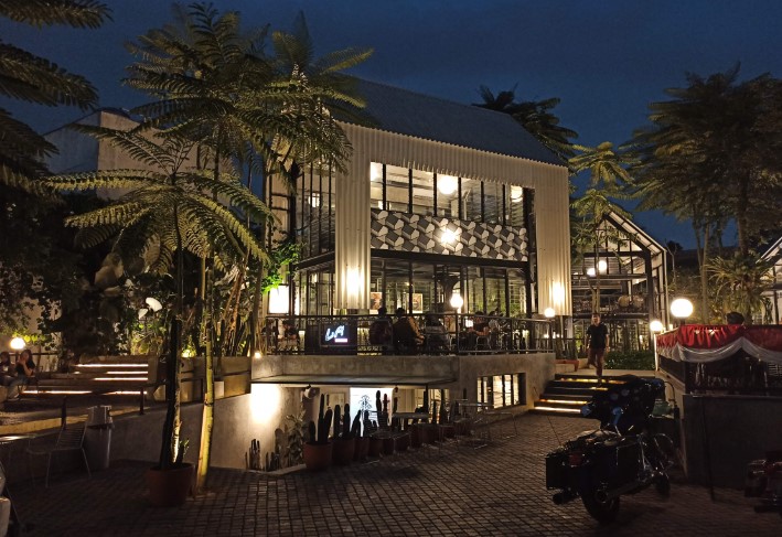 Kopi Nako Alam Sutera Rudy Hartono, CFP, 1. Restoran Bandar Djakarta, 2. Hachi Grill Alam Sutera, 3. Kayu Kayu Restaurant, 4. Pondok Kemangi Alam Sutera, 5. Ikan Bakar Cianjur, 6. Pulau Sentosa Seafood Market Alsut, 7. Waroeng Sunda, 8. IKEA Restaurant Alam Sutera, 9. RM Padang Indah Jaya Minang, 10. Ramen Ikkudo Ichi, 11. PHO MINH Alam sutera, 12. Sarang Oci, 13. Rumah Makan Putera Lombok, 14. Kopi Nako Alam Sutera, 15. Home Brew Coffee & Eatery, 16. Canabeans Alam Sutera, 17. Kembang Bawang, 18. BOLAN THAI KITCHEN, 19. ZENBU LIVING WORLD, 20. Coarse & Fine Coffee, 21. Magal Korean BBQ House, 22. The Harvest, 23. Kokku Ramen, 24. Pig Hunter Alam sutera, 25. Steak 21, 26. Oma Ronde, 27. Soto Betawi H. Mamat Living World, 28. Tokito Kitchen