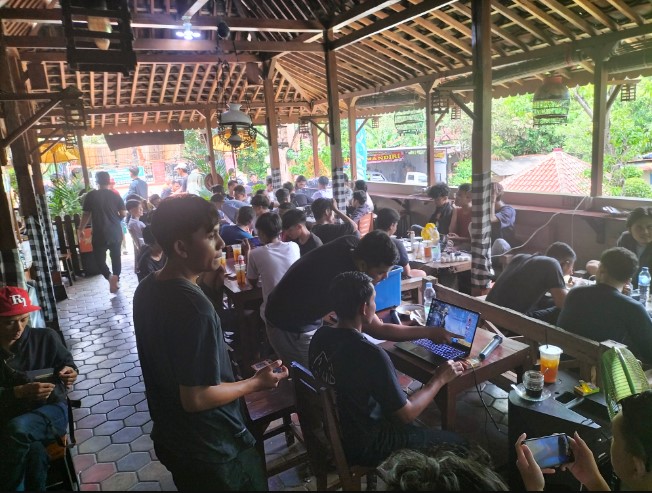 Kopi Joss Wonogiri, 1. Pondok makan tebing grenjengan, 2. Angkringan Sopo Ngiro Wonogiri, 3. Jolly Bakery & Coffee Shop, 4. Kopi Joss Wonogiri, 5. Sunny Story Wonogiri, 6. Wedangan MAS, 7. KEDAI KOPI TOEJOE TOEJOE, 8. COZY COFFEE & RESTO, 9. Sasino Coffee, 10. Angkringan griyo aji somo Wonogiri, 11. Soto Pinglan, 12. Filosofi Teh, 13. Kopi tanjakan, 14. Javaholic Coffee Corner, 15. Staraja Coffee, 16. Youth Cafe Corner, 17. COFFEE BREAK SLOGOHIMO, 18. Bubbletime Coffee&Resto, 19. 1⁰5 Coffee, 20. Dylan cafe, 21. Mabes Es Teh Sijum, 22. Amerta Cafe Wonogiri, 23. Saphire Cafe and Resto