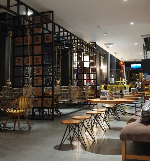 Moxie Coffee and Eatery Mar Su, 1. Sun Osing Beach, 2. Osing Deles Cafe & Resto, 3. Dragon Cafe, 4. Java Sunrise Cafe, 5. Conato Cafe Bakery, 6. Kemunir Kopi, 7. Kedai S.O ( Sogok Ontong Kopi), 8. kopi jotos, 9. Albirru Coffee and Eatery, 10. D’cinnamon Coffee Shop, 11. La Costa Cafe and Restaurant, 12. Palm Sugar Cafe, 13. Kedai Kopi Handy, 14. Steven Coffee, 15. Kopi Om Kim, 16. Talk Kopi Banyuwangi, 17. Sweets Dessert, 18. Metronome Coffee Banyuwangi, 19. Indische 1931 Banyuwangi, 20. Osmu Cafe, 21. Dominance Coffee, 22. Omah Majapahit Cafe & Resto, 23. Kedai Galengan, 24. Moxie Coffee and Eatery, 25. Janji Jiwa & Jiwa Toast Ruko Ahamd Banyuwangi, 26. D&A Cafe, 27. Waroeng Tjengkaroek, 28. Three B Villa and Resto