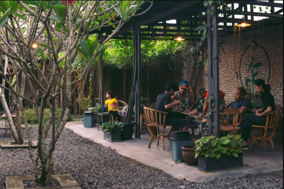 Ningratan kopi klaten Mlipir Sini, 1. Wedang Kopi Prambanan, 2. PLAWANGAN, 3. Linchak Coffee n Resto, 4. Kopi Keboen Klaten, 5. Sinaran Coffee Klaten, 6. Omah Mojok Klaten, 7. Garasi Kopi Klaten, 8. Peridot Coffee and Eatery, 9. Miss Philo Bakery & Cafe, 10. Nggone Mbahmu, 11. KOPI STORY KLATEN, 12. EONIA HOUSE & EATERY, 13. Ningratan kopi Klaten, 14. Tentang Kopi Sahabat, 15. KENEWAY Angkringan & Coffeeshop, 16. OIA Klaten, 17. KOPINGGIRJALAN by star group, 18. Go Drink Klaten, 19. Sebelas Coffee Crafter Klaten, 20. Pondok Daun Cafe, 21. Green Garden Cafe & Resto, 22. Calvary, 23. Brix Coffee & Kitchen, 24. SEMEDULUR COFFEE KLATEN, 26. Gendhis Wangi Resto & Cafe, 27. Cold ‘N Brew Klaten, 28. PRanS Cafe’, 29. Wolulas Café, 30. Kla10 Cafe & Billiard, 31. Omah Wedang Empon Empon Rajaku, 32. HOLIC coffee&kitchen, 33. KOPIGATI Klaten, 34. Pitados Bistro & Gelato, 35. The gade corner, 36. Djampi Jawi, 37. Sawahita Coffee & Share, 38. 28 Coffee Klaten, 39. Kafeine Coffee, 40. JADEN Casual Dining, 41. Awor Coffee Klaten, 42. SATURA COFFEE, 43. Sempulur Coffee, 44. Cat Women Cafe (Tutup), 45. Little Bali Klaten (Tutup), 46. Calya Coffee and Eatery (Tutup), 47. NYAWIJI Coffee & Space (Tutup), 48. Warjo Waroeng Jono (Tutup), 49. O lala Cafe (Tutup)