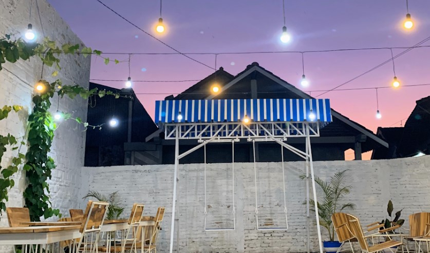 OIA Klaten, 1. Wedang Kopi Prambanan, 2. PLAWANGAN, 3. Linchak Coffee n Resto, 4. Kopi Keboen Klaten, 5. Sinaran Coffee Klaten, 6. Omah Mojok Klaten, 7. Garasi Kopi Klaten, 8. Peridot Coffee and Eatery, 9. Miss Philo Bakery & Cafe, 10. Nggone Mbahmu, 11. KOPI STORY KLATEN, 12. EONIA HOUSE & EATERY, 13. Ningratan kopi Klaten, 14. Tentang Kopi Sahabat, 15. KENEWAY Angkringan & Coffeeshop, 16. OIA Klaten, 17. KOPINGGIRJALAN by star group, 18. Go Drink Klaten, 19. Sebelas Coffee Crafter Klaten, 20. Pondok Daun Cafe, 21. Green Garden Cafe & Resto, 22. Calvary, 23. Brix Coffee & Kitchen, 24. SEMEDULUR COFFEE KLATEN, 26. Gendhis Wangi Resto & Cafe, 27. Cold ‘N Brew Klaten, 28. PRanS Cafe’, 29. Wolulas Café, 30. Kla10 Cafe & Billiard, 31. Omah Wedang Empon Empon Rajaku, 32. HOLIC coffee&kitchen, 33. KOPIGATI Klaten, 34. Pitados Bistro & Gelato, 35. The gade corner, 36. Djampi Jawi, 37. Sawahita Coffee & Share, 38. 28 Coffee Klaten, 39. Kafeine Coffee, 40. JADEN Casual Dining, 41. Awor Coffee Klaten, 42. SATURA COFFEE, 43. Sempulur Coffee, 44. Cat Women Cafe (Tutup), 45. Little Bali Klaten (Tutup), 46. Calya Coffee and Eatery (Tutup), 47. NYAWIJI Coffee & Space (Tutup), 48. Warjo Waroeng Jono (Tutup), 49. O lala Cafe (Tutup)