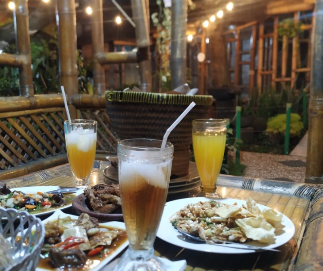 Omah Pincuk Aulia Alfi Syahri, 1. Bebek Kaleyo, 2. Bubur Ayam Barito, 3. Warung MJS, 4. Warteg Warmo, 5. Seafood 68 Santa, 6. Ikan Bakar Cianjur, 7. Plataran Dharmawangsa, 8. Ketoprak Ciragil &amp; Baso, Siomay Jhony, 9. Abunawas Restaurant – Kemang, 10. Mie Ayam Bakso Yunus, 11. Soto Betawi Haji Husen, 12. Roti Bakar Eddy Blok M, 13. Nasi Goreng Kebuli Apjay, 14. Sate Sambas, 15. Soto Kudus Blok M, 16. Bakso Boedjangan, 17. Gultik Blok M Plaza Pak Agus Budi, 18. Sop Kaki Kambing Bang Anen, 19. Dia.Lo.Gue, 20. Soto Ayam Ambengan Pak Sadi Asli, 21. Lele Crispy, 22. Restoran Garuda (Padang Cuisine), 23. Sarang Oci Restoran Manado, 24. Waroeng Aceh Kemang, 25. Warung Nagih, 26. Bebek Malio, 27. Namaaz Dining, 28. Daun Muda Soulfood, 29. Smarapura Traditional Resto, 30. Omah Pincuk, 31. Sop Buntut Ibu Samino, 32. Bakso Gondrong, 33. Seafood 45, 34. Nasi Goreng Warung Bhakti, 35. Nasi Uduk Ayam Goreng Kampung Melayu, 36. Coto Makassar Ampera Daeng Memang, 37. Sate Ayam dan Kambing RSPP H. Romli, 38. The Brotherhood, 39. Sophie Authentique, 40. Iga Bagus, 41. Ayam Bakar Win Net, 42. HaloNiko, 43. Nasi Goreng Muncul Malam, 44. Nasi Goreng Warna Warni Ijo Thole, 45. Nasi Goreng Kebuli Bom Bom, 46. Sate Ayam Barokah Khas Madura, 47. Angkringan Blok M Square, 48. Warung Nasi Uduk Betawi H. Satiri, 49. Nasi Ulam &amp; Nasi Uduk Ibu Yoyo, 50. Warung Pedes, 51. Warung Berkah Ibu Mudo Ayu, 52. Pocut Dara Pancoran