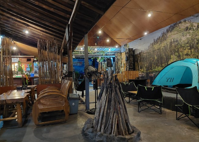 PLAWANGAN Kristiawati Diana, 1. Wedang Kopi Prambanan, 2. PLAWANGAN, 3. Linchak Coffee n Resto, 4. Kopi Keboen Klaten, 5. Sinaran Coffee Klaten, 6. Omah Mojok Klaten, 7. Garasi Kopi Klaten, 8. Peridot Coffee and Eatery, 9. Miss Philo Bakery & Cafe, 10. Nggone Mbahmu, 11. KOPI STORY KLATEN, 12. EONIA HOUSE & EATERY, 13. Ningratan kopi Klaten, 14. Tentang Kopi Sahabat, 15. KENEWAY Angkringan & Coffeeshop, 16. OIA Klaten, 17. KOPINGGIRJALAN by star group, 18. Go Drink Klaten, 19. Sebelas Coffee Crafter Klaten, 20. Pondok Daun Cafe, 21. Green Garden Cafe & Resto, 22. Calvary, 23. Brix Coffee & Kitchen, 24. SEMEDULUR COFFEE KLATEN, 26. Gendhis Wangi Resto & Cafe, 27. Cold ‘N Brew Klaten, 28. PRanS Cafe’, 29. Wolulas Café, 30. Kla10 Cafe & Billiard, 31. Omah Wedang Empon Empon Rajaku, 32. HOLIC coffee&kitchen, 33. KOPIGATI Klaten, 34. Pitados Bistro & Gelato, 35. The gade corner, 36. Djampi Jawi, 37. Sawahita Coffee & Share, 38. 28 Coffee Klaten, 39. Kafeine Coffee, 40. JADEN Casual Dining, 41. Awor Coffee Klaten, 42. SATURA COFFEE, 43. Sempulur Coffee, 44. Cat Women Cafe (Tutup), 45. Little Bali Klaten (Tutup), 46. Calya Coffee and Eatery (Tutup), 47. NYAWIJI Coffee & Space (Tutup), 48. Warjo Waroeng Jono (Tutup), 49. O lala Cafe (Tutup)