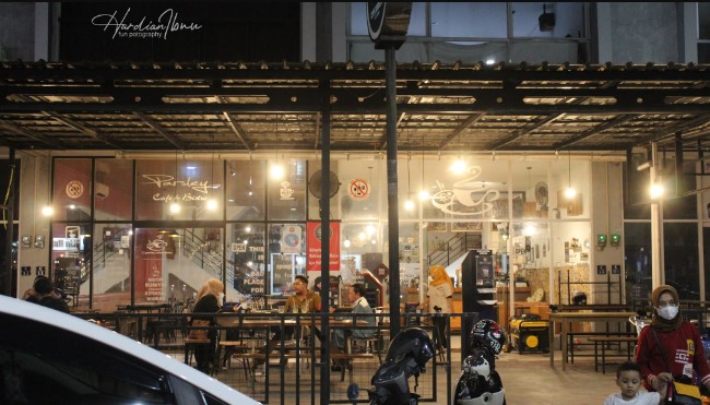 Parsley Cafe And Bistro Hardian Ibnu, 1. Kalih Coffee Tea and Spaces Tegal, 2. Njajan.co Tegal, 3. Uncle coffee and resto, 4. Waroeng Sadewa, 5. Coffee Shop Tradisine Ngopi, 6. Nakula Cafe, 7. Papa brew, 8. MAJU CAFE (SUJOE CAFE) Susu sapi maju, 9. Kano point Cafe, 10. My Story Cafe Bistro &amp; Social House, 11. The Secret, 12. Boss’A Cafe, 13. WIJIKOPI, 14. KEDAI OMMAMET, 15. Bento Kopi Tegal, 16. Nazuwa coffee, 17. Sepenggal cerita, 18. Clavicula coffee and idea, 19. Tempat Peraduan, 20. Cafe keboen, 21. D’FORTUNE Cafe Bistro, 22. Maju Milk Centre (MMC), 23. Black And White Food Court &amp; Cafe, 24. Pesona Coffee Tegal, 25. QMilk Cafe, 26. Kilometer Cafe, 27. S Cafe, 28. Dontea Tegal, 29. Kedai Coffee Inn, 30. Yotee Coffee, 31. North Beach Cafe Tegal, 32. Holy Bowl, 33. Luang Waktu Coffee, 34. Kedai Debong, 35. Minapadi Coffee and Space, 36. Cafe Q Nyot, 37. Cafe yaul (Tutup), 38. Parsley Cafe And Bistro (Tutup), 39. Jasel bee Korean food and cafe (Tutup), 40. Teh Jawa Cafe (Tutup)