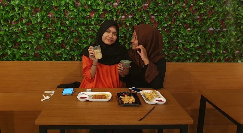 Pesona Coffee Tegal Heroes Store, 1. Kalih Coffee Tea and Spaces Tegal, 2. Njajan.co Tegal, 3. Uncle coffee and resto, 4. Waroeng Sadewa, 5. Coffee Shop Tradisine Ngopi, 6. Nakula Cafe, 7. Papa brew, 8. MAJU CAFE (SUJOE CAFE) Susu sapi maju, 9. Kano point Cafe, 10. My Story Cafe Bistro &amp; Social House, 11. The Secret, 12. Boss’A Cafe, 13. WIJIKOPI, 14. KEDAI OMMAMET, 15. Bento Kopi Tegal, 16. Nazuwa coffee, 17. Sepenggal cerita, 18. Clavicula coffee and idea, 19. Tempat Peraduan, 20. Cafe keboen, 21. D’FORTUNE Cafe Bistro, 22. Maju Milk Centre (MMC), 23. Black And White Food Court &amp; Cafe, 24. Pesona Coffee Tegal, 25. QMilk Cafe, 26. Kilometer Cafe, 27. S Cafe, 28. Dontea Tegal, 29. Kedai Coffee Inn, 30. Yotee Coffee, 31. North Beach Cafe Tegal, 32. Holy Bowl, 33. Luang Waktu Coffee, 34. Kedai Debong, 35. Minapadi Coffee and Space, 36. Cafe Q Nyot, 37. Cafe yaul (Tutup), 38. Parsley Cafe And Bistro (Tutup), 39. Jasel bee Korean food and cafe (Tutup), 40. Teh Jawa Cafe (Tutup)