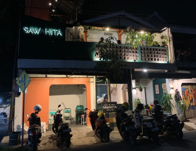 Sawahita Coffee & Share Putri Rahmattus, 1. Wedang Kopi Prambanan, 2. PLAWANGAN, 3. Linchak Coffee n Resto, 4. Kopi Keboen Klaten, 5. Sinaran Coffee Klaten, 6. Omah Mojok Klaten, 7. Garasi Kopi Klaten, 8. Peridot Coffee and Eatery, 9. Miss Philo Bakery & Cafe, 10. Nggone Mbahmu, 11. KOPI STORY KLATEN, 12. EONIA HOUSE & EATERY, 13. Ningratan kopi Klaten, 14. Tentang Kopi Sahabat, 15. KENEWAY Angkringan & Coffeeshop, 16. OIA Klaten, 17. KOPINGGIRJALAN by star group, 18. Go Drink Klaten, 19. Sebelas Coffee Crafter Klaten, 20. Pondok Daun Cafe, 21. Green Garden Cafe & Resto, 22. Calvary, 23. Brix Coffee & Kitchen, 24. SEMEDULUR COFFEE KLATEN, 26. Gendhis Wangi Resto & Cafe, 27. Cold ‘N Brew Klaten, 28. PRanS Cafe’, 29. Wolulas Café, 30. Kla10 Cafe & Billiard, 31. Omah Wedang Empon Empon Rajaku, 32. HOLIC coffee&kitchen, 33. KOPIGATI Klaten, 34. Pitados Bistro & Gelato, 35. The gade corner, 36. Djampi Jawi, 37. Sawahita Coffee & Share, 38. 28 Coffee Klaten, 39. Kafeine Coffee, 40. JADEN Casual Dining, 41. Awor Coffee Klaten, 42. SATURA COFFEE, 43. Sempulur Coffee, 44. Cat Women Cafe (Tutup), 45. Little Bali Klaten (Tutup), 46. Calya Coffee and Eatery (Tutup), 47. NYAWIJI Coffee & Space (Tutup), 48. Warjo Waroeng Jono (Tutup), 49. O lala Cafe (Tutup)
