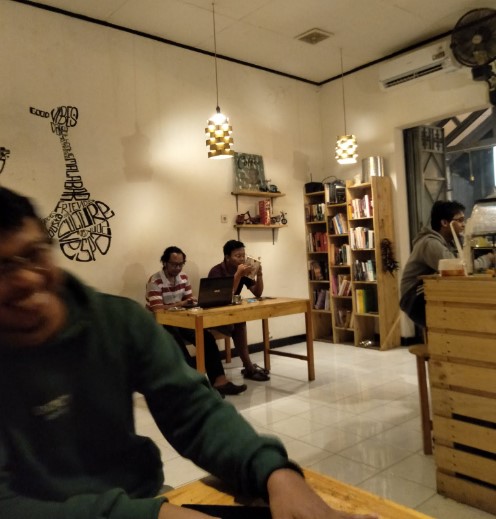 Sempulur Coffee bayu samudra, 1. Wedang Kopi Prambanan, 2. PLAWANGAN, 3. Linchak Coffee n Resto, 4. Kopi Keboen Klaten, 5. Sinaran Coffee Klaten, 6. Omah Mojok Klaten, 7. Garasi Kopi Klaten, 8. Peridot Coffee and Eatery, 9. Miss Philo Bakery & Cafe, 10. Nggone Mbahmu, 11. KOPI STORY KLATEN, 12. EONIA HOUSE & EATERY, 13. Ningratan kopi Klaten, 14. Tentang Kopi Sahabat, 15. KENEWAY Angkringan & Coffeeshop, 16. OIA Klaten, 17. KOPINGGIRJALAN by star group, 18. Go Drink Klaten, 19. Sebelas Coffee Crafter Klaten, 20. Pondok Daun Cafe, 21. Green Garden Cafe & Resto, 22. Calvary, 23. Brix Coffee & Kitchen, 24. SEMEDULUR COFFEE KLATEN, 26. Gendhis Wangi Resto & Cafe, 27. Cold ‘N Brew Klaten, 28. PRanS Cafe’, 29. Wolulas Café, 30. Kla10 Cafe & Billiard, 31. Omah Wedang Empon Empon Rajaku, 32. HOLIC coffee&kitchen, 33. KOPIGATI Klaten, 34. Pitados Bistro & Gelato, 35. The gade corner, 36. Djampi Jawi, 37. Sawahita Coffee & Share, 38. 28 Coffee Klaten, 39. Kafeine Coffee, 40. JADEN Casual Dining, 41. Awor Coffee Klaten, 42. SATURA COFFEE, 43. Sempulur Coffee, 44. Cat Women Cafe (Tutup), 45. Little Bali Klaten (Tutup), 46. Calya Coffee and Eatery (Tutup), 47. NYAWIJI Coffee & Space (Tutup), 48. Warjo Waroeng Jono (Tutup), 49. O lala Cafe (Tutup)