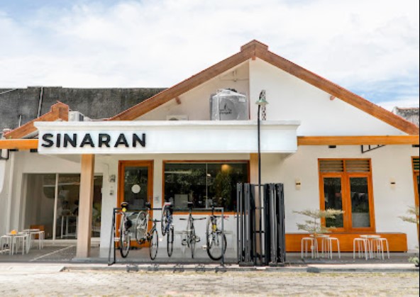 Sinaran Coffee, 1. Wedang Kopi Prambanan, 2. PLAWANGAN, 3. Linchak Coffee n Resto, 4. Kopi Keboen Klaten, 5. Sinaran Coffee Klaten, 6. Omah Mojok Klaten, 7. Garasi Kopi Klaten, 8. Peridot Coffee and Eatery, 9. Miss Philo Bakery & Cafe, 10. Nggone Mbahmu, 11. KOPI STORY KLATEN, 12. EONIA HOUSE & EATERY, 13. Ningratan kopi Klaten, 14. Tentang Kopi Sahabat, 15. KENEWAY Angkringan & Coffeeshop, 16. OIA Klaten, 17. KOPINGGIRJALAN by star group, 18. Go Drink Klaten, 19. Sebelas Coffee Crafter Klaten, 20. Pondok Daun Cafe, 21. Green Garden Cafe & Resto, 22. Calvary, 23. Brix Coffee & Kitchen, 24. SEMEDULUR COFFEE KLATEN, 26. Gendhis Wangi Resto & Cafe, 27. Cold ‘N Brew Klaten, 28. PRanS Cafe’, 29. Wolulas Café, 30. Kla10 Cafe & Billiard, 31. Omah Wedang Empon Empon Rajaku, 32. HOLIC coffee&kitchen, 33. KOPIGATI Klaten, 34. Pitados Bistro & Gelato, 35. The gade corner, 36. Djampi Jawi, 37. Sawahita Coffee & Share, 38. 28 Coffee Klaten, 39. Kafeine Coffee, 40. JADEN Casual Dining, 41. Awor Coffee Klaten, 42. SATURA COFFEE, 43. Sempulur Coffee, 44. Cat Women Cafe (Tutup), 45. Little Bali Klaten (Tutup), 46. Calya Coffee and Eatery (Tutup), 47. NYAWIJI Coffee & Space (Tutup), 48. Warjo Waroeng Jono (Tutup), 49. O lala Cafe (Tutup)