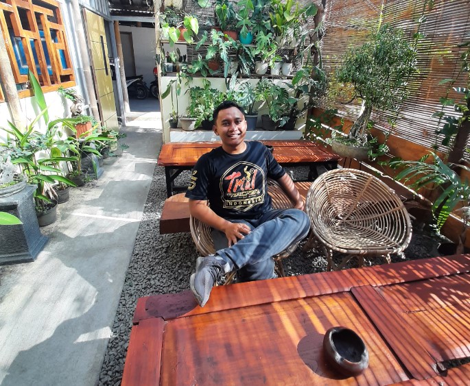Staraja Coffee Ridwan Ismail, 1. Pondok makan tebing grenjengan, 2. Angkringan Sopo Ngiro Wonogiri, 3. Jolly Bakery & Coffee Shop, 4. Kopi Joss Wonogiri, 5. Sunny Story Wonogiri, 6. Wedangan MAS, 7. KEDAI KOPI TOEJOE TOEJOE, 8. COZY COFFEE & RESTO, 9. Sasino Coffee, 10. Angkringan griyo aji somo Wonogiri, 11. Soto Pinglan, 12. Filosofi Teh, 13. Kopi tanjakan, 14. Javaholic Coffee Corner, 15. Staraja Coffee, 16. Youth Cafe Corner, 17. COFFEE BREAK SLOGOHIMO, 18. Bubbletime Coffee&Resto, 19. 1⁰5 Coffee, 20. Dylan cafe, 21. Mabes Es Teh Sijum, 22. Amerta Cafe Wonogiri, 23. Saphire Cafe and Resto
