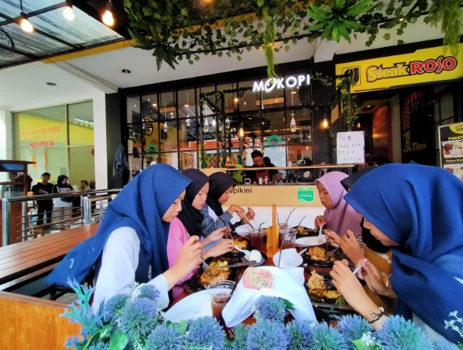 Steak Roso Kuningan Gugum Gumilar