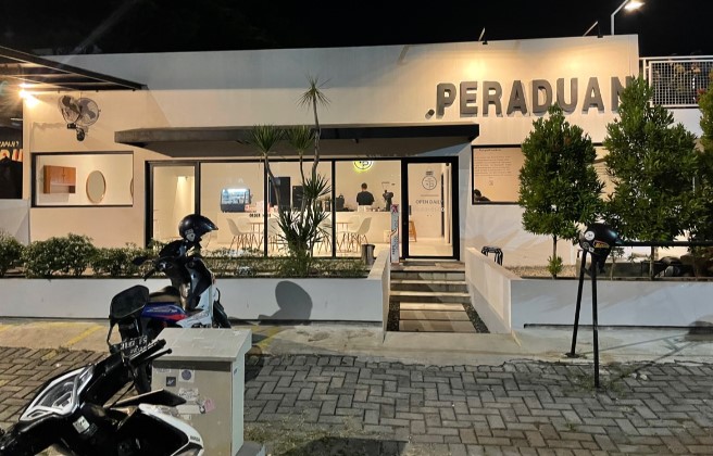 Tempat Peraduan Mohamad Farhan Najib, 1. Kalih Coffee Tea and Spaces Tegal, 2. Njajan.co Tegal, 3. Uncle coffee and resto, 4. Waroeng Sadewa, 5. Coffee Shop Tradisine Ngopi, 6. Nakula Cafe, 7. Papa brew, 8. MAJU CAFE (SUJOE CAFE) Susu sapi maju, 9. Kano point Cafe, 10. My Story Cafe Bistro &amp; Social House, 11. The Secret, 12. Boss’A Cafe, 13. WIJIKOPI, 14. KEDAI OMMAMET, 15. Bento Kopi Tegal, 16. Nazuwa coffee, 17. Sepenggal cerita, 18. Clavicula coffee and idea, 19. Tempat Peraduan, 20. Cafe keboen, 21. D’FORTUNE Cafe Bistro, 22. Maju Milk Centre (MMC), 23. Black And White Food Court &amp; Cafe, 24. Pesona Coffee Tegal, 25. QMilk Cafe, 26. Kilometer Cafe, 27. S Cafe, 28. Dontea Tegal, 29. Kedai Coffee Inn, 30. Yotee Coffee, 31. North Beach Cafe Tegal, 32. Holy Bowl, 33. Luang Waktu Coffee, 34. Kedai Debong, 35. Minapadi Coffee and Space, 36. Cafe Q Nyot, 37. Cafe yaul (Tutup), 38. Parsley Cafe And Bistro (Tutup), 39. Jasel bee Korean food and cafe (Tutup), 40. Teh Jawa Cafe (Tutup)