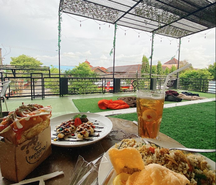 Tentang Kopi Sahabat Shevania Meidika, 1. Wedang Kopi Prambanan, 2. PLAWANGAN, 3. Linchak Coffee n Resto, 4. Kopi Keboen Klaten, 5. Sinaran Coffee Klaten, 6. Omah Mojok Klaten, 7. Garasi Kopi Klaten, 8. Peridot Coffee and Eatery, 9. Miss Philo Bakery & Cafe, 10. Nggone Mbahmu, 11. KOPI STORY KLATEN, 12. EONIA HOUSE & EATERY, 13. Ningratan kopi Klaten, 14. Tentang Kopi Sahabat, 15. KENEWAY Angkringan & Coffeeshop, 16. OIA Klaten, 17. KOPINGGIRJALAN by star group, 18. Go Drink Klaten, 19. Sebelas Coffee Crafter Klaten, 20. Pondok Daun Cafe, 21. Green Garden Cafe & Resto, 22. Calvary, 23. Brix Coffee & Kitchen, 24. SEMEDULUR COFFEE KLATEN, 26. Gendhis Wangi Resto & Cafe, 27. Cold ‘N Brew Klaten, 28. PRanS Cafe’, 29. Wolulas Café, 30. Kla10 Cafe & Billiard, 31. Omah Wedang Empon Empon Rajaku, 32. HOLIC coffee&kitchen, 33. KOPIGATI Klaten, 34. Pitados Bistro & Gelato, 35. The gade corner, 36. Djampi Jawi, 37. Sawahita Coffee & Share, 38. 28 Coffee Klaten, 39. Kafeine Coffee, 40. JADEN Casual Dining, 41. Awor Coffee Klaten, 42. SATURA COFFEE, 43. Sempulur Coffee, 44. Cat Women Cafe (Tutup), 45. Little Bali Klaten (Tutup), 46. Calya Coffee and Eatery (Tutup), 47. NYAWIJI Coffee & Space (Tutup), 48. Warjo Waroeng Jono (Tutup), 49. O lala Cafe (Tutup)