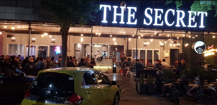 The Secret, 1. Kalih Coffee Tea and Spaces Tegal, 2. Njajan.co Tegal, 3. Uncle coffee and resto, 4. Waroeng Sadewa, 5. Coffee Shop Tradisine Ngopi, 6. Nakula Cafe, 7. Papa brew, 8. MAJU CAFE (SUJOE CAFE) Susu sapi maju, 9. Kano point Cafe, 10. My Story Cafe Bistro &amp; Social House, 11. The Secret, 12. Boss’A Cafe, 13. WIJIKOPI, 14. KEDAI OMMAMET, 15. Bento Kopi Tegal, 16. Nazuwa coffee, 17. Sepenggal cerita, 18. Clavicula coffee and idea, 19. Tempat Peraduan, 20. Cafe keboen, 21. D’FORTUNE Cafe Bistro, 22. Maju Milk Centre (MMC), 23. Black And White Food Court &amp; Cafe, 24. Pesona Coffee Tegal, 25. QMilk Cafe, 26. Kilometer Cafe, 27. S Cafe, 28. Dontea Tegal, 29. Kedai Coffee Inn, 30. Yotee Coffee, 31. North Beach Cafe Tegal, 32. Holy Bowl, 33. Luang Waktu Coffee, 34. Kedai Debong, 35. Minapadi Coffee and Space, 36. Cafe Q Nyot, 37. Cafe yaul (Tutup), 38. Parsley Cafe And Bistro (Tutup), 39. Jasel bee Korean food and cafe (Tutup), 40. Teh Jawa Cafe (Tutup)