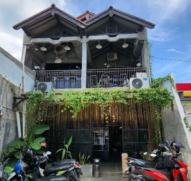 WIJIKOPI Owen Sandjoto, 1. Kalih Coffee Tea and Spaces Tegal, 2. Njajan.co Tegal, 3. Uncle coffee and resto, 4. Waroeng Sadewa, 5. Coffee Shop Tradisine Ngopi, 6. Nakula Cafe, 7. Papa brew, 8. MAJU CAFE (SUJOE CAFE) Susu sapi maju, 9. Kano point Cafe, 10. My Story Cafe Bistro &amp; Social House, 11. The Secret, 12. Boss’A Cafe, 13. WIJIKOPI, 14. KEDAI OMMAMET, 15. Bento Kopi Tegal, 16. Nazuwa coffee, 17. Sepenggal cerita, 18. Clavicula coffee and idea, 19. Tempat Peraduan, 20. Cafe keboen, 21. D’FORTUNE Cafe Bistro, 22. Maju Milk Centre (MMC), 23. Black And White Food Court &amp; Cafe, 24. Pesona Coffee Tegal, 25. QMilk Cafe, 26. Kilometer Cafe, 27. S Cafe, 28. Dontea Tegal, 29. Kedai Coffee Inn, 30. Yotee Coffee, 31. North Beach Cafe Tegal, 32. Holy Bowl, 33. Luang Waktu Coffee, 34. Kedai Debong, 35. Minapadi Coffee and Space, 36. Cafe Q Nyot, 37. Cafe yaul (Tutup), 38. Parsley Cafe And Bistro (Tutup), 39. Jasel bee Korean food and cafe (Tutup), 40. Teh Jawa Cafe (Tutup)
