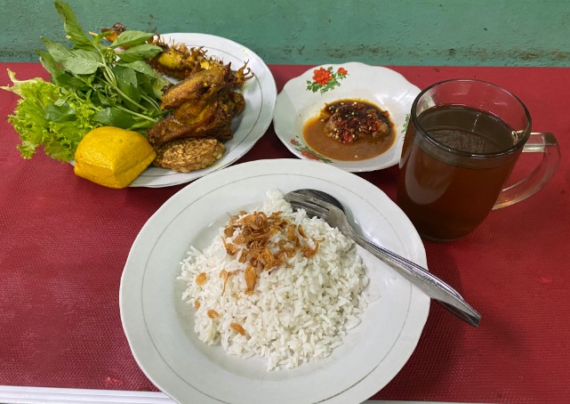 Warung Nasi Uduk Betawi H. Satiri Nur Hadi Triyanto, 1. Bebek Kaleyo, 2. Bubur Ayam Barito, 3. Warung MJS, 4. Warteg Warmo, 5. Seafood 68 Santa, 6. Ikan Bakar Cianjur, 7. Plataran Dharmawangsa, 8. Ketoprak Ciragil &amp; Baso, Siomay Jhony, 9. Abunawas Restaurant – Kemang, 10. Mie Ayam Bakso Yunus, 11. Soto Betawi Haji Husen, 12. Roti Bakar Eddy Blok M, 13. Nasi Goreng Kebuli Apjay, 14. Sate Sambas, 15. Soto Kudus Blok M, 16. Bakso Boedjangan, 17. Gultik Blok M Plaza Pak Agus Budi, 18. Sop Kaki Kambing Bang Anen, 19. Dia.Lo.Gue, 20. Soto Ayam Ambengan Pak Sadi Asli, 21. Lele Crispy, 22. Restoran Garuda (Padang Cuisine), 23. Sarang Oci Restoran Manado, 24. Waroeng Aceh Kemang, 25. Warung Nagih, 26. Bebek Malio, 27. Namaaz Dining, 28. Daun Muda Soulfood, 29. Smarapura Traditional Resto, 30. Omah Pincuk, 31. Sop Buntut Ibu Samino, 32. Bakso Gondrong, 33. Seafood 45, 34. Nasi Goreng Warung Bhakti, 35. Nasi Uduk Ayam Goreng Kampung Melayu, 36. Coto Makassar Ampera Daeng Memang, 37. Sate Ayam dan Kambing RSPP H. Romli, 38. The Brotherhood, 39. Sophie Authentique, 40. Iga Bagus, 41. Ayam Bakar Win Net, 42. HaloNiko, 43. Nasi Goreng Muncul Malam, 44. Nasi Goreng Warna Warni Ijo Thole, 45. Nasi Goreng Kebuli Bom Bom, 46. Sate Ayam Barokah Khas Madura, 47. Angkringan Blok M Square, 48. Warung Nasi Uduk Betawi H. Satiri, 49. Nasi Ulam &amp; Nasi Uduk Ibu Yoyo, 50. Warung Pedes, 51. Warung Berkah Ibu Mudo Ayu, 52. Pocut Dara Pancoran