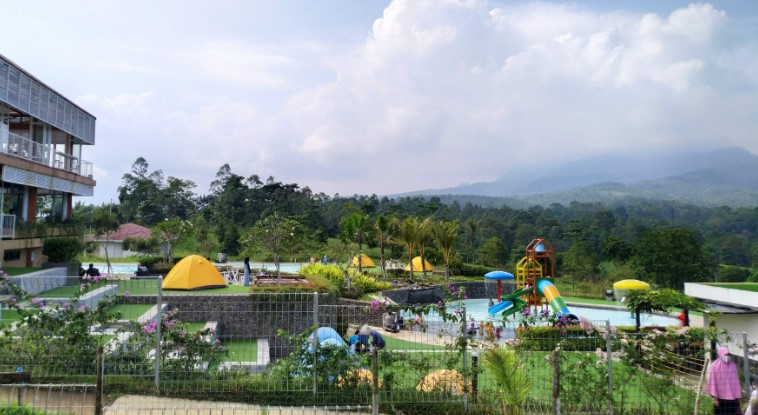 Wisata Agro Bukit Waruwangi Kristian Lelono, 1. Taman Wisata MBS, 2. Aqualand Serang, 3. Pantai Cibereum Anyer, 4. Pantai Marbella Anyer, 5. Pantai Sambolo, 6. Pantai Anyer, 7. Rumah Hutan Cilowong, 8. Pulau Lima, 9. Napak Tilas Kerajaan Islam di Serang Banten, 10. Pantai Marina Anyer, 11. Pantai Florida Indah Anyer, 12. Pantai Jambu, 13. Pantai Karang Bolong, 14. Pulau Tunda, 15. Curug Leuwibumi, 16. Situ Rawa Arum, 17. Pulau Sangiang, 18. Pantai Lontar, 19. Vihara Avalokitesvara, 20. Wisata Agro Bukit Waruwangi, 21. Pantai Labuan, 22. Danau Rowa Dano, 23. Cagar Alam Pulau Dua, 24. Danau Tasikardi, 25. Hutan Kayu Putih Kragilan, 26. Gunung Pinang, 27. Masjid Tanpa Kubah, Masjid Pecinan Tinggi, 28. Danau Kaolin Bekas Tambang Pasir Ciomas, 29. Arung Jeram Tubing Cikalumpang, 30. Pemandian Cirahab – Curug Goong, 31. Curug Cigumawang, 32. Curug Leuwi Tomo, 33. Benteng Speelwijk, 34. Alun-alun Barat Kota Serang Banten, 35. Pantai Gopek Karangantu, 36. Kerkhoff, 37. Situs Banten Girang, 38. Museum Negeri Banten, 39. Taman Rekreasi Wulandira, 40. Curug Cikotak, 41. Curug Sawer, 42. Masjid Agung Banten, 42. Pos Pengamatan Gunungapi Krakatau (Pasauran), 44. Goa Cilayang, 45. Curug Betung