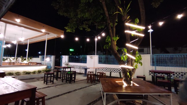 Wolulas Café Widyayu Kurniasari S, 1. Wedang Kopi Prambanan, 2. PLAWANGAN, 3. Linchak Coffee n Resto, 4. Kopi Keboen Klaten, 5. Sinaran Coffee Klaten, 6. Omah Mojok Klaten, 7. Garasi Kopi Klaten, 8. Peridot Coffee and Eatery, 9. Miss Philo Bakery & Cafe, 10. Nggone Mbahmu, 11. KOPI STORY KLATEN, 12. EONIA HOUSE & EATERY, 13. Ningratan kopi Klaten, 14. Tentang Kopi Sahabat, 15. KENEWAY Angkringan & Coffeeshop, 16. OIA Klaten, 17. KOPINGGIRJALAN by star group, 18. Go Drink Klaten, 19. Sebelas Coffee Crafter Klaten, 20. Pondok Daun Cafe, 21. Green Garden Cafe & Resto, 22. Calvary, 23. Brix Coffee & Kitchen, 24. SEMEDULUR COFFEE KLATEN, 26. Gendhis Wangi Resto & Cafe, 27. Cold ‘N Brew Klaten, 28. PRanS Cafe’, 29. Wolulas Café, 30. Kla10 Cafe & Billiard, 31. Omah Wedang Empon Empon Rajaku, 32. HOLIC coffee&kitchen, 33. KOPIGATI Klaten, 34. Pitados Bistro & Gelato, 35. The gade corner, 36. Djampi Jawi, 37. Sawahita Coffee & Share, 38. 28 Coffee Klaten, 39. Kafeine Coffee, 40. JADEN Casual Dining, 41. Awor Coffee Klaten, 42. SATURA COFFEE, 43. Sempulur Coffee, 44. Cat Women Cafe (Tutup), 45. Little Bali Klaten (Tutup), 46. Calya Coffee and Eatery (Tutup), 47. NYAWIJI Coffee & Space (Tutup), 48. Warjo Waroeng Jono (Tutup), 49. O lala Cafe (Tutup)