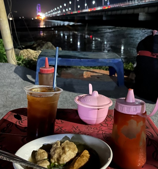 Cafe Bawah Jembatan Suramadu Fadhilatur R, 1. Boncafe – Pregolan, 2. Wisata Pelabuhan di Surabaya North Quay, 3. Loop – Graha Famili, 4. Domicile Kitchen &amp; Lounge, 5. Historica Coffee &amp; Pastry, 6. Monopole Coffee Lab, 7. White House Surabaya | Resto Garden Lounge, 8. Pavilion Restaurant at JW Marriott Surabaya, 9. Tropikal Coffee, 10. The Consulate Surabaya, 11. The Socialite Bistro &amp; Lounge, 12. Danau Angsa Pakuwon City, 13. Cafe Rooftop Mibimibi, 14. Palacio Sky Cafe, 15. Sky 36 Rooftop Dining, 16. Citilites Skyclub &amp; Bistro Java Paragon, 17. Garden Cafe – XXI Ciputra World Surabaya, 18. Ekowisata Mangrove Wonorejo, 19. Cafe bawah Jembatan Suramadu, 20. The Gallery Restaurant – Ciputra World Hotel Surabaya
