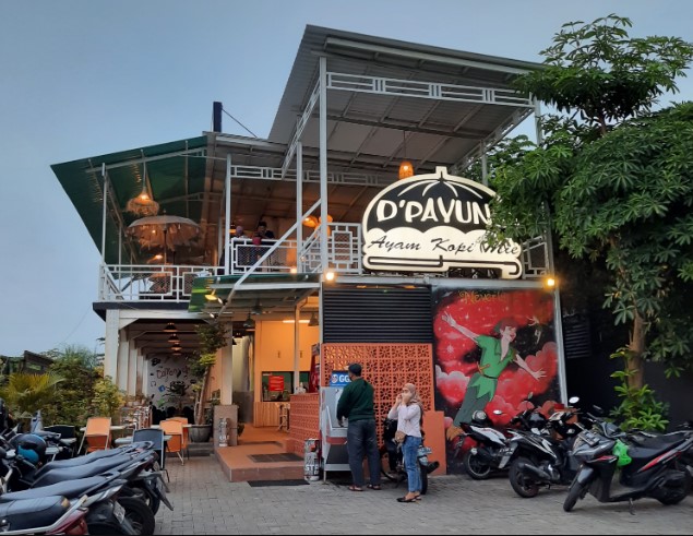 D'payung Tony S., 1. Alun – Alun Kabupaten Sidoarjo, 2. The Rooster Coffee, 3. Wachitoo Coffee, 4. 45 Coffee Shop Grha Kopi Nusantara, 5. Jon’s Cafe #TamanPinang, 6. Kedai Tepi Teras, 7. Jungkir Balik Coffee, 8. Makmu Sidoarjo, 9. The Little A Coffee Shop, 10. Bonk Cafe, 11. Vox Populi Coffee, 12. Ame Coffee, 13. Kofibrik Diponegoro Sidoarjo, 14. Abah Choi Kopi Sidoarjo, 15. Tempat Kumpul Cafe, 16. Dna Coffee Distrik HK, 17. Crita Lama Kopi, 18. Omah Oeti Tempat Makan dan Ngopi, 19. Indische 1931 Coffee &amp; Roaster, 20. Shuga Cafe, 21. House Of Dorkas (HOD), 22. LB Street Cafe (Tutup), 23. Cafe Kayu Manis, 24. Dolomiti Ice Cream &amp; Resto, 25. Fresh Milk Sidoarjo, 26. Kopi kimi, 27. Pagi Pagi Coffee &amp; Eatery, 28. KOPI SOWAN, 29. Vox Populi Coffee And Eatery, 30. Manis ae Coffee &amp; Space, 31. D’payung, 32. Warung’E Dony, 33. Kedai Ahmed, 34. Katfe Sedati, 36. Gila Kopi Prospero, 37. Angkringan Pendopo Wetan