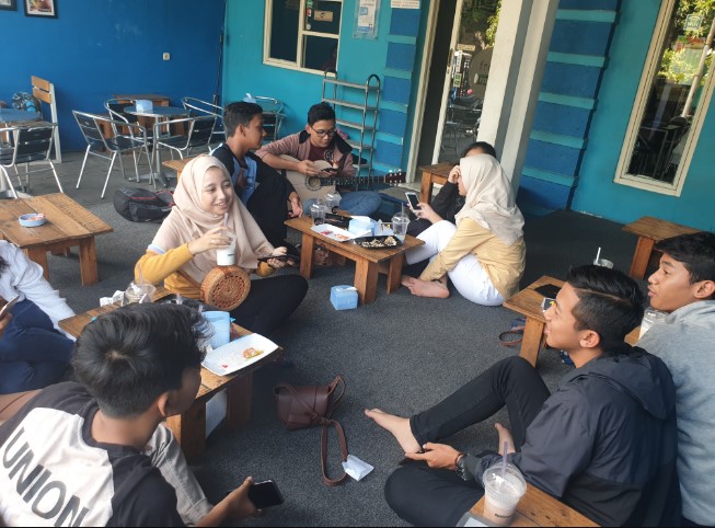 Fresh Milk Sidoarjo Kang Didin, 1. Alun – Alun Kabupaten Sidoarjo, 2. The Rooster Coffee, 3. Wachitoo Coffee, 4. 45 Coffee Shop Grha Kopi Nusantara, 5. Jon’s Cafe #TamanPinang, 6. Kedai Tepi Teras, 7. Jungkir Balik Coffee, 8. Makmu Sidoarjo, 9. The Little A Coffee Shop, 10. Bonk Cafe, 11. Vox Populi Coffee, 12. Ame Coffee, 13. Kofibrik Diponegoro Sidoarjo, 14. Abah Choi Kopi Sidoarjo, 15. Tempat Kumpul Cafe, 16. Dna Coffee Distrik HK, 17. Crita Lama Kopi, 18. Omah Oeti Tempat Makan dan Ngopi, 19. Indische 1931 Coffee &amp; Roaster, 20. Shuga Cafe, 21. House Of Dorkas (HOD), 22. LB Street Cafe (Tutup), 23. Cafe Kayu Manis, 24. Dolomiti Ice Cream &amp; Resto, 25. Fresh Milk Sidoarjo, 26. Kopi kimi, 27. Pagi Pagi Coffee &amp; Eatery, 28. KOPI SOWAN, 29. Vox Populi Coffee And Eatery, 30. Manis ae Coffee &amp; Space, 31. D’payung, 32. Warung’E Dony, 33. Kedai Ahmed, 34. Katfe Sedati, 36. Gila Kopi Prospero, 37. Angkringan Pendopo Wetan