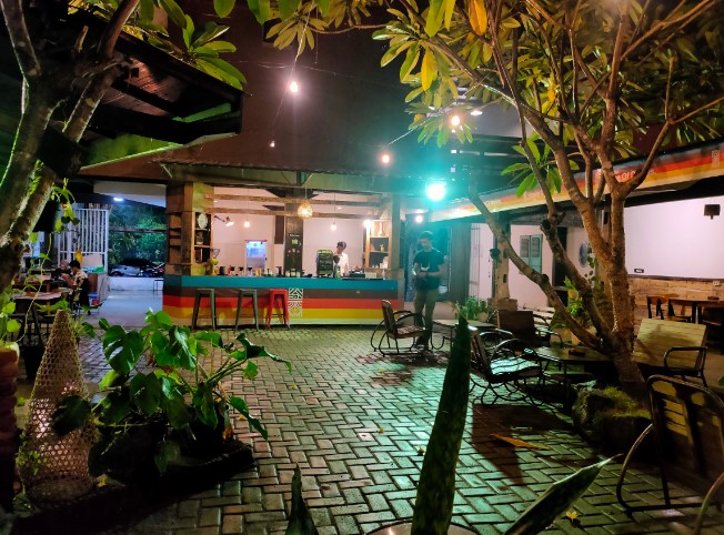 House Of Dorkas (HOD) Dodiek Setiawan, 1. Alun – Alun Kabupaten Sidoarjo, 2. The Rooster Coffee, 3. Wachitoo Coffee, 4. 45 Coffee Shop Grha Kopi Nusantara, 5. Jon’s Cafe #TamanPinang, 6. Kedai Tepi Teras, 7. Jungkir Balik Coffee, 8. Makmu Sidoarjo, 9. The Little A Coffee Shop, 10. Bonk Cafe, 11. Vox Populi Coffee, 12. Ame Coffee, 13. Kofibrik Diponegoro Sidoarjo, 14. Abah Choi Kopi Sidoarjo, 15. Tempat Kumpul Cafe, 16. Dna Coffee Distrik HK, 17. Crita Lama Kopi, 18. Omah Oeti Tempat Makan dan Ngopi, 19. Indische 1931 Coffee &amp; Roaster, 20. Shuga Cafe, 21. House Of Dorkas (HOD), 22. LB Street Cafe (Tutup), 23. Cafe Kayu Manis, 24. Dolomiti Ice Cream &amp; Resto, 25. Fresh Milk Sidoarjo, 26. Kopi kimi, 27. Pagi Pagi Coffee &amp; Eatery, 28. KOPI SOWAN, 29. Vox Populi Coffee And Eatery, 30. Manis ae Coffee &amp; Space, 31. D’payung, 32. Warung’E Dony, 33. Kedai Ahmed, 34. Katfe Sedati, 36. Gila Kopi Prospero, 37. Angkringan Pendopo Wetan