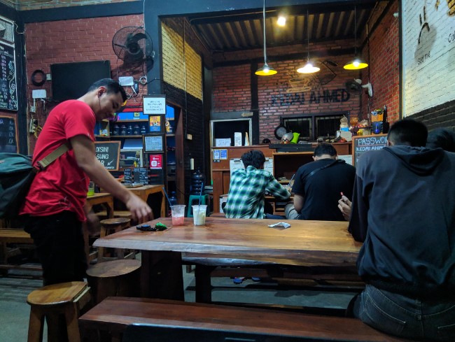 Kedai Ahmed Light Yagami, 1. Alun – Alun Kabupaten Sidoarjo, 2. The Rooster Coffee, 3. Wachitoo Coffee, 4. 45 Coffee Shop Grha Kopi Nusantara, 5. Jon’s Cafe #TamanPinang, 6. Kedai Tepi Teras, 7. Jungkir Balik Coffee, 8. Makmu Sidoarjo, 9. The Little A Coffee Shop, 10. Bonk Cafe, 11. Vox Populi Coffee, 12. Ame Coffee, 13. Kofibrik Diponegoro Sidoarjo, 14. Abah Choi Kopi Sidoarjo, 15. Tempat Kumpul Cafe, 16. Dna Coffee Distrik HK, 17. Crita Lama Kopi, 18. Omah Oeti Tempat Makan dan Ngopi, 19. Indische 1931 Coffee &amp; Roaster, 20. Shuga Cafe, 21. House Of Dorkas (HOD), 22. LB Street Cafe (Tutup), 23. Cafe Kayu Manis, 24. Dolomiti Ice Cream &amp; Resto, 25. Fresh Milk Sidoarjo, 26. Kopi kimi, 27. Pagi Pagi Coffee &amp; Eatery, 28. KOPI SOWAN, 29. Vox Populi Coffee And Eatery, 30. Manis ae Coffee &amp; Space, 31. D’payung, 32. Warung’E Dony, 33. Kedai Ahmed, 34. Katfe Sedati, 36. Gila Kopi Prospero, 37. Angkringan Pendopo Wetan