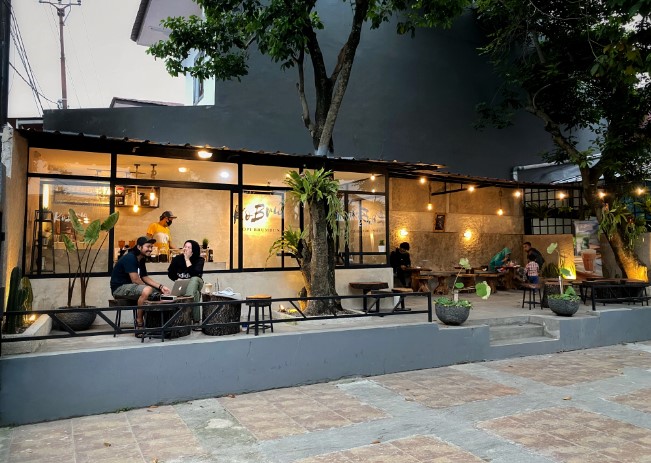 Kopi Brumbun, 1. ARTiVATOR, 2. Fat Bubble Margonda, 3. Meet Up Cafe Sawangan, 4. Tempat Ngupi, 5. Ouwie Coffee And Eatery, 6. Kopi Bajawa Flores NTT Depok, 7. Kafe Hype Depok, 8. Rest For Sure, 9. Ruangnamu, 10. INTERAKSI SPACE, 11. TOMORO COFFEE – Kelapadua Depok, 12. Kopi Brumbun, 13. Koti, 14. Kopi Djoe, 15. Coffith Coffee &amp; Kitchen, 16. MAXX Coffee, 17. Warnoes Margonda, 18. Emily Listening Space, 19. Warung Kopi Tepi Sungai, 20. Hidden Haus Coffee &amp; Tea, 21. Temu Kamu Depok Coffee &amp; Eatery, 22. Nationalism Coffee Brewers ( Kedai Kopi Depok ), 23. Titik Rindu Coffee &amp; Venue, 24. Whatsup Cafe Dave Depok