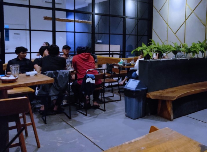 Koti sibangjack, 1. ARTiVATOR, 2. Fat Bubble Margonda, 3. Meet Up Cafe Sawangan, 4. Tempat Ngupi, 5. Ouwie Coffee And Eatery, 6. Kopi Bajawa Flores NTT Depok, 7. Kafe Hype Depok, 8. Rest For Sure, 9. Ruangnamu, 10. INTERAKSI SPACE, 11. TOMORO COFFEE – Kelapadua Depok, 12. Kopi Brumbun, 13. Koti, 14. Kopi Djoe, 15. Coffith Coffee &amp; Kitchen, 16. MAXX Coffee, 17. Warnoes Margonda, 18. Emily Listening Space, 19. Warung Kopi Tepi Sungai, 20. Hidden Haus Coffee &amp; Tea, 21. Temu Kamu Depok Coffee &amp; Eatery, 22. Nationalism Coffee Brewers ( Kedai Kopi Depok ), 23. Titik Rindu Coffee &amp; Venue, 24. Whatsup Cafe Dave Depok