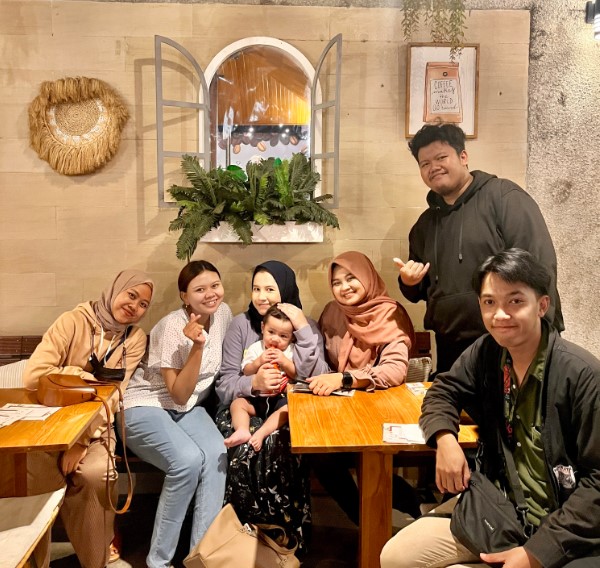 Manis ae Coffee &amp; Space LilisHR, 1. Alun – Alun Kabupaten Sidoarjo, 2. The Rooster Coffee, 3. Wachitoo Coffee, 4. 45 Coffee Shop Grha Kopi Nusantara, 5. Jon’s Cafe #TamanPinang, 6. Kedai Tepi Teras, 7. Jungkir Balik Coffee, 8. Makmu Sidoarjo, 9. The Little A Coffee Shop, 10. Bonk Cafe, 11. Vox Populi Coffee, 12. Ame Coffee, 13. Kofibrik Diponegoro Sidoarjo, 14. Abah Choi Kopi Sidoarjo, 15. Tempat Kumpul Cafe, 16. Dna Coffee Distrik HK, 17. Crita Lama Kopi, 18. Omah Oeti Tempat Makan dan Ngopi, 19. Indische 1931 Coffee &amp; Roaster, 20. Shuga Cafe, 21. House Of Dorkas (HOD), 22. LB Street Cafe (Tutup), 23. Cafe Kayu Manis, 24. Dolomiti Ice Cream &amp; Resto, 25. Fresh Milk Sidoarjo, 26. Kopi kimi, 27. Pagi Pagi Coffee &amp; Eatery, 28. KOPI SOWAN, 29. Vox Populi Coffee And Eatery, 30. Manis ae Coffee &amp; Space, 31. D’payung, 32. Warung’E Dony, 33. Kedai Ahmed, 34. Katfe Sedati, 36. Gila Kopi Prospero, 37. Angkringan Pendopo Wetan