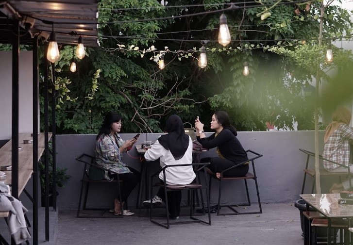 Nationalism Coffee Brewers ( Kedai Kopi Depok ), 1. ARTiVATOR, 2. Fat Bubble Margonda, 3. Meet Up Cafe Sawangan, 4. Tempat Ngupi, 5. Ouwie Coffee And Eatery, 6. Kopi Bajawa Flores NTT Depok, 7. Kafe Hype Depok, 8. Rest For Sure, 9. Ruangnamu, 10. INTERAKSI SPACE, 11. TOMORO COFFEE – Kelapadua Depok, 12. Kopi Brumbun, 13. Koti, 14. Kopi Djoe, 15. Coffith Coffee &amp; Kitchen, 16. MAXX Coffee, 17. Warnoes Margonda, 18. Emily Listening Space, 19. Warung Kopi Tepi Sungai, 20. Hidden Haus Coffee &amp; Tea, 21. Temu Kamu Depok Coffee &amp; Eatery, 22. Nationalism Coffee Brewers ( Kedai Kopi Depok ), 23. Titik Rindu Coffee &amp; Venue, 24. Whatsup Cafe Dave Depok