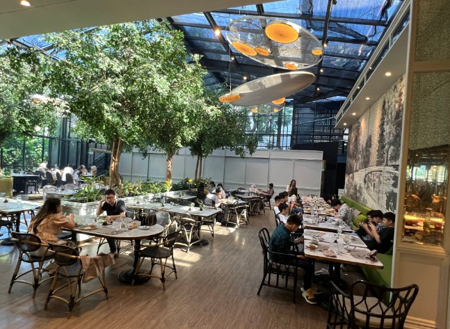Pavilion Restaurant at JW Marriott Surabaya Daniel HT, 1. Boncafe – Pregolan, 2. Wisata Pelabuhan di Surabaya North Quay, 3. Loop – Graha Famili, 4. Domicile Kitchen &amp; Lounge, 5. Historica Coffee &amp; Pastry, 6. Monopole Coffee Lab, 7. White House Surabaya | Resto Garden Lounge, 8. Pavilion Restaurant at JW Marriott Surabaya, 9. Tropikal Coffee, 10. The Consulate Surabaya, 11. The Socialite Bistro &amp; Lounge, 12. Danau Angsa Pakuwon City, 13. Cafe Rooftop Mibimibi, 14. Palacio Sky Cafe, 15. Sky 36 Rooftop Dining, 16. Citilites Skyclub &amp; Bistro Java Paragon, 17. Garden Cafe – XXI Ciputra World Surabaya, 18. Ekowisata Mangrove Wonorejo, 19. Cafe bawah Jembatan Suramadu, 20. The Gallery Restaurant – Ciputra World Hotel Surabaya