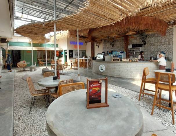 Temu Kamu Depok Coffee &amp; Eatery Suprianty Canastaria, 1. ARTiVATOR, 2. Fat Bubble Margonda, 3. Meet Up Cafe Sawangan, 4. Tempat Ngupi, 5. Ouwie Coffee And Eatery, 6. Kopi Bajawa Flores NTT Depok, 7. Kafe Hype Depok, 8. Rest For Sure, 9. Ruangnamu, 10. INTERAKSI SPACE, 11. TOMORO COFFEE – Kelapadua Depok, 12. Kopi Brumbun, 13. Koti, 14. Kopi Djoe, 15. Coffith Coffee &amp; Kitchen, 16. MAXX Coffee, 17. Warnoes Margonda, 18. Emily Listening Space, 19. Warung Kopi Tepi Sungai, 20. Hidden Haus Coffee &amp; Tea, 21. Temu Kamu Depok Coffee &amp; Eatery, 22. Nationalism Coffee Brewers ( Kedai Kopi Depok ), 23. Titik Rindu Coffee &amp; Venue, 24. Whatsup Cafe Dave Depok