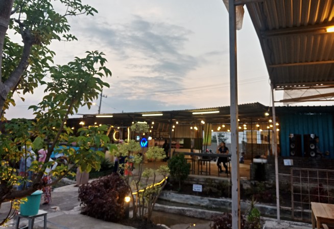 Wachitoo Coffee khusnul khitom17, 1. Alun – Alun Kabupaten Sidoarjo, 2. The Rooster Coffee, 3. Wachitoo Coffee, 4. 45 Coffee Shop Grha Kopi Nusantara, 5. Jon’s Cafe #TamanPinang, 6. Kedai Tepi Teras, 7. Jungkir Balik Coffee, 8. Makmu Sidoarjo, 9. The Little A Coffee Shop, 10. Bonk Cafe, 11. Vox Populi Coffee, 12. Ame Coffee, 13. Kofibrik Diponegoro Sidoarjo, 14. Abah Choi Kopi Sidoarjo, 15. Tempat Kumpul Cafe, 16. Dna Coffee Distrik HK, 17. Crita Lama Kopi, 18. Omah Oeti Tempat Makan dan Ngopi, 19. Indische 1931 Coffee &amp; Roaster, 20. Shuga Cafe, 21. House Of Dorkas (HOD), 22. LB Street Cafe (Tutup), 23. Cafe Kayu Manis, 24. Dolomiti Ice Cream &amp; Resto, 25. Fresh Milk Sidoarjo, 26. Kopi kimi, 27. Pagi Pagi Coffee &amp; Eatery, 28. KOPI SOWAN, 29. Vox Populi Coffee And Eatery, 30. Manis ae Coffee &amp; Space, 31. D’payung, 32. Warung’E Dony, 33. Kedai Ahmed, 34. Katfe Sedati, 36. Gila Kopi Prospero, 37. Angkringan Pendopo Wetan