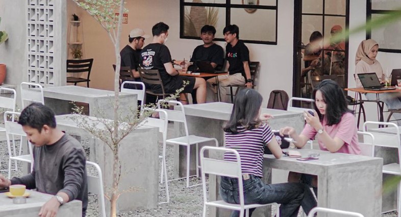 Warnoes Margonda, 1. ARTiVATOR, 2. Fat Bubble Margonda, 3. Meet Up Cafe Sawangan, 4. Tempat Ngupi, 5. Ouwie Coffee And Eatery, 6. Kopi Bajawa Flores NTT Depok, 7. Kafe Hype Depok, 8. Rest For Sure, 9. Ruangnamu, 10. INTERAKSI SPACE, 11. TOMORO COFFEE – Kelapadua Depok, 12. Kopi Brumbun, 13. Koti, 14. Kopi Djoe, 15. Coffith Coffee &amp; Kitchen, 16. MAXX Coffee, 17. Warnoes Margonda, 18. Emily Listening Space, 19. Warung Kopi Tepi Sungai, 20. Hidden Haus Coffee &amp; Tea, 21. Temu Kamu Depok Coffee &amp; Eatery, 22. Nationalism Coffee Brewers ( Kedai Kopi Depok ), 23. Titik Rindu Coffee &amp; Venue, 24. Whatsup Cafe Dave Depok