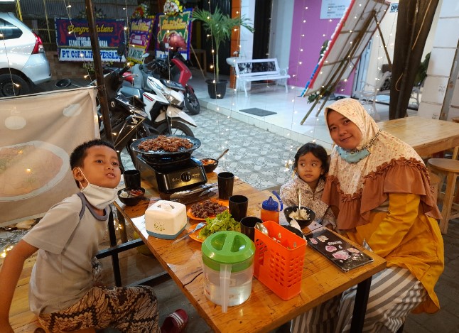 Oseyo Korean Food aarasbot, 1. Warung Nako, Kopi Nako Depok, 2. JPW Cafe & Garden, 3. Coffee Toffee Margonda 1, 4. Warung Pasta Depok, 5. Kopi Bar, 6. Warung Pancong Mang Kumis & Mang Dadang, 7. Waroeng SS Spesial Sambal, 8. Sop Duren Margonda, 9. Jacob Koffie Huis, 10. Beranda Depok Cafe & Resto, 11. LOUIS CAFE, 12. Warunk Upnormal Margonda, 13. Dadi’s Coffee Garden, 14. Kopi Kotak, 15. Tibumi Kopi, 16. Warkop Pancong, 17. Ghawil Cafe & Coffee, 18. Shirin The Arabian Resto, 19. Green T, 20. Kedai Kopi Fulcaff, 21. Kedai Pancong Lava, 22. Kedai Kopi Kimung, 23. Delysh Coffee, 24. Oseyo, 25. VolksMilk Raden Sanim, 26. Gotti Pizza & Coffee Sukmajaya, 27. Gokana Ramen & Teppan