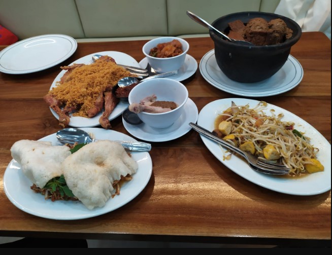 Ayam Goreng Ardhita Suwindari Zkiutari, 1. Ayam Goreng Aroma 7, 2. Ayam Cipo Gunungbatu, 3. Bebek & Ayam Goreng Pak Ndut, 4. Ayam Goreng Ardhita, 5. Ayam Goreng Warung Doyong 1, 6. Ayam Goreng Ema Itjih – Pakuan, 7. Ayam Goreng Fatmawati Sawojajar, 8. Ayam Geprek Istimewa, 9. Ayam Capres Cabe Ijo, 10. Ayam Goreng Maulagie, 11. Ayam Goreng Trolok, 12. Ayam Goreng Mang Upi, 13. Warung Lalagung, 14. Kandang Ayam Galau, 15. Ayam Goreng Padaloma, 16. Resto Ayam Pakuan