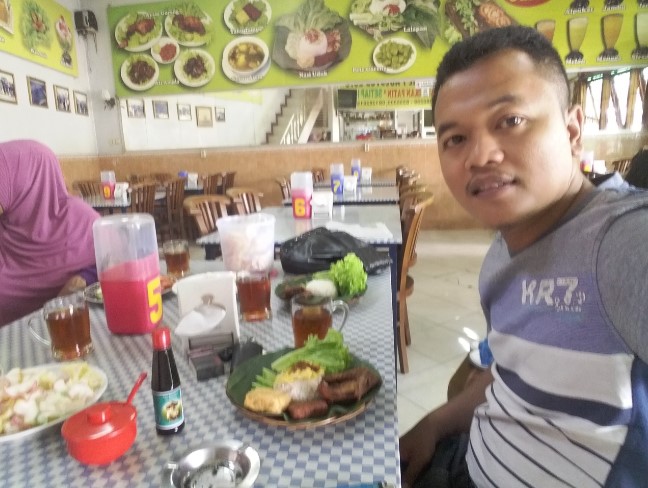 Ayam Goreng Maulagie gamer mager, 1. Ayam Goreng Aroma 7, 2. Ayam Cipo Gunungbatu, 3. Bebek & Ayam Goreng Pak Ndut, 4. Ayam Goreng Ardhita, 5. Ayam Goreng Warung Doyong 1, 6. Ayam Goreng Ema Itjih – Pakuan, 7. Ayam Goreng Fatmawati Sawojajar, 8. Ayam Geprek Istimewa, 9. Ayam Capres Cabe Ijo, 10. Ayam Goreng Maulagie, 11. Ayam Goreng Trolok, 12. Ayam Goreng Mang Upi, 13. Warung Lalagung, 14. Kandang Ayam Galau, 15. Ayam Goreng Padaloma, 16. Resto Ayam Pakuan