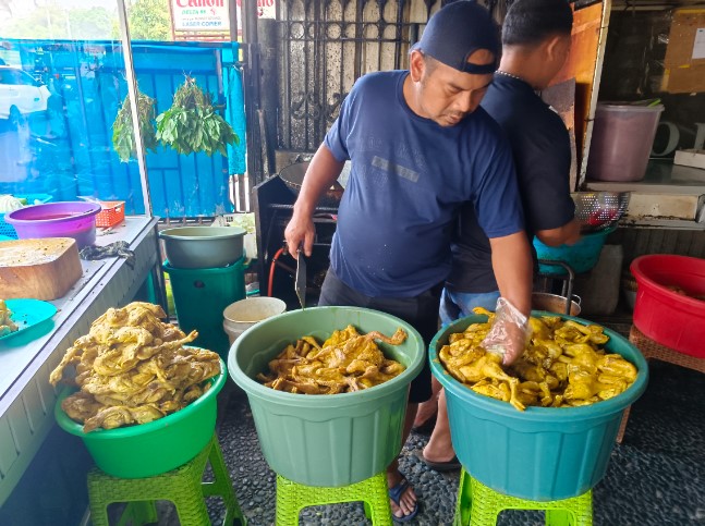 Ayam Goreng Padaloma agus ahmad rifai, 1. Ayam Goreng Aroma 7, 2. Ayam Cipo Gunungbatu, 3. Bebek & Ayam Goreng Pak Ndut, 4. Ayam Goreng Ardhita, 5. Ayam Goreng Warung Doyong 1, 6. Ayam Goreng Ema Itjih – Pakuan, 7. Ayam Goreng Fatmawati Sawojajar, 8. Ayam Geprek Istimewa, 9. Ayam Capres Cabe Ijo, 10. Ayam Goreng Maulagie, 11. Ayam Goreng Trolok, 12. Ayam Goreng Mang Upi, 13. Warung Lalagung, 14. Kandang Ayam Galau, 15. Ayam Goreng Padaloma, 16. Resto Ayam Pakuan