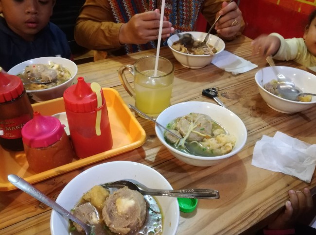 Bakso Jemblong MOHAMMAD HASAN ASLAMI, 1. BAKSO KAKI SAPI GRESIK, 2. Joglo Petro, 3. Bakso Kedanyang, 4. Depot Mie 91 (Sundari), 5. Mie Ayam Valentine 313 jaksa agung, 6. Bakso Jemblong, 7. Bakso Spoonbob, 8. Bakso Haji Giman, 9. Bakso Kota Cak Man, 10. Bakso unyil kang mo solo